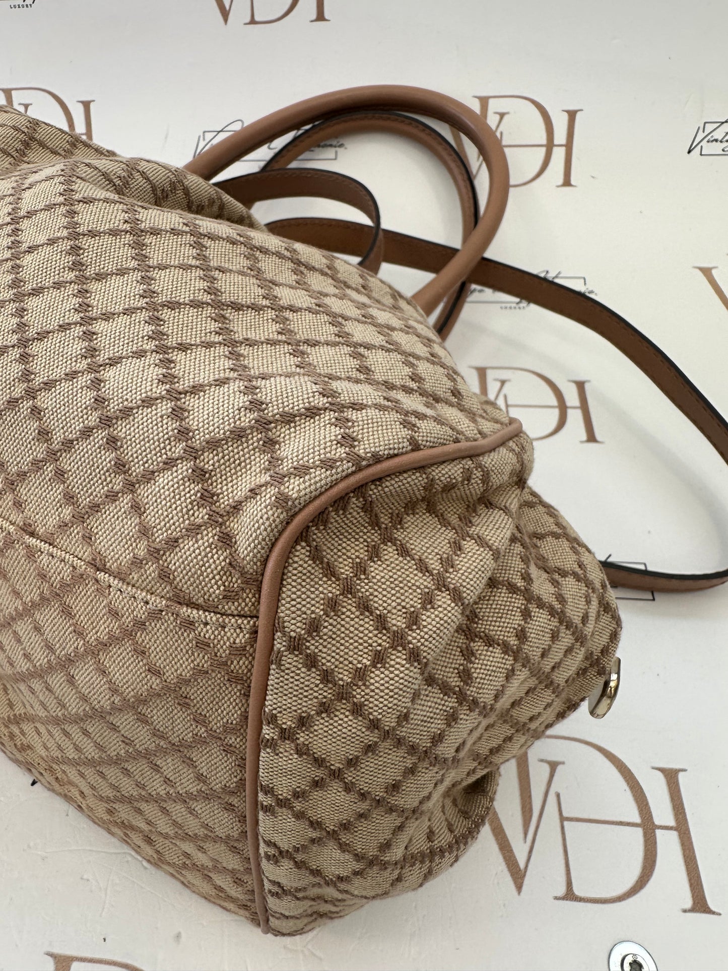 382532 - Gucci Sukey