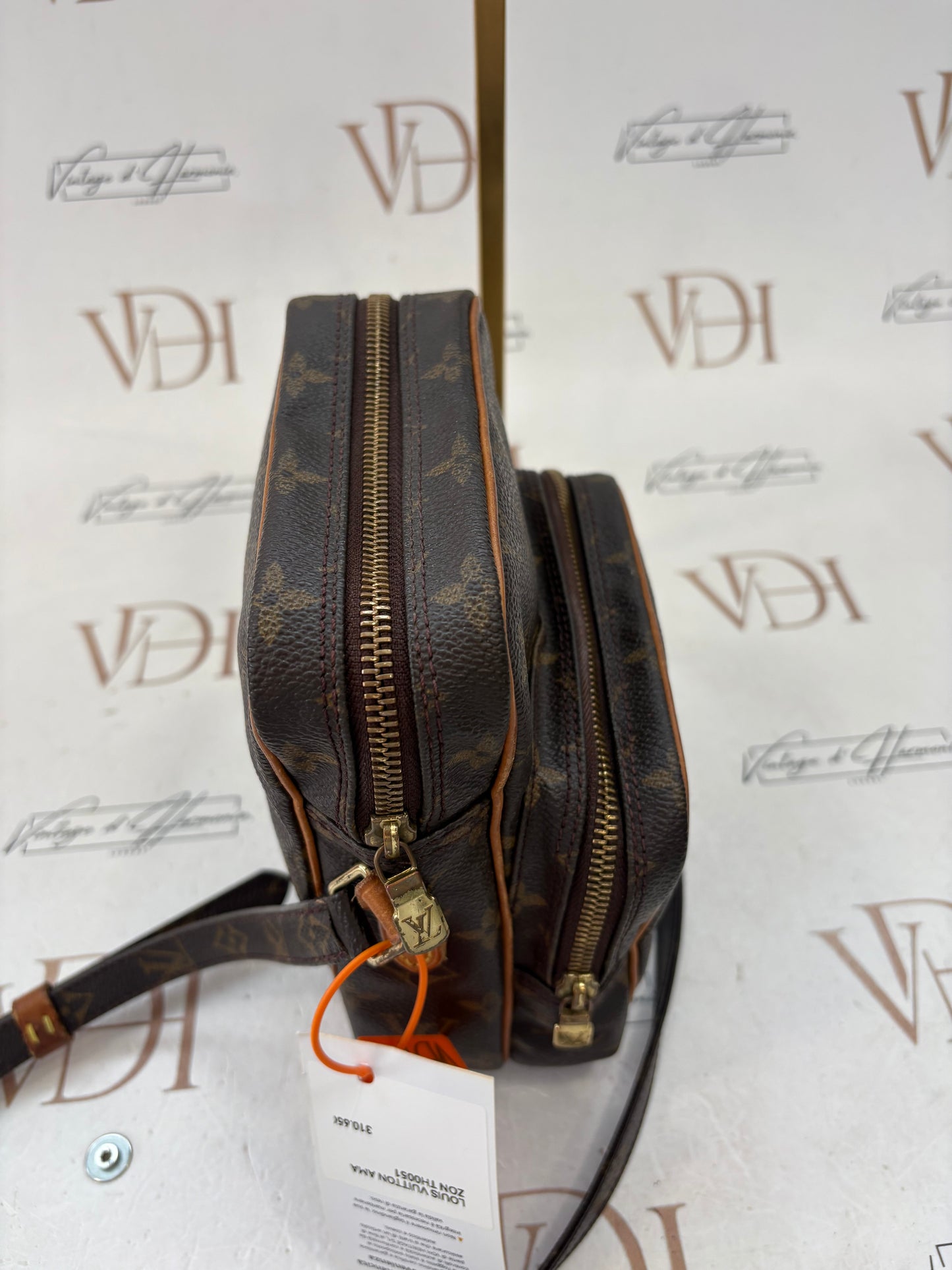 018961 - Louis Vuitton Amazon