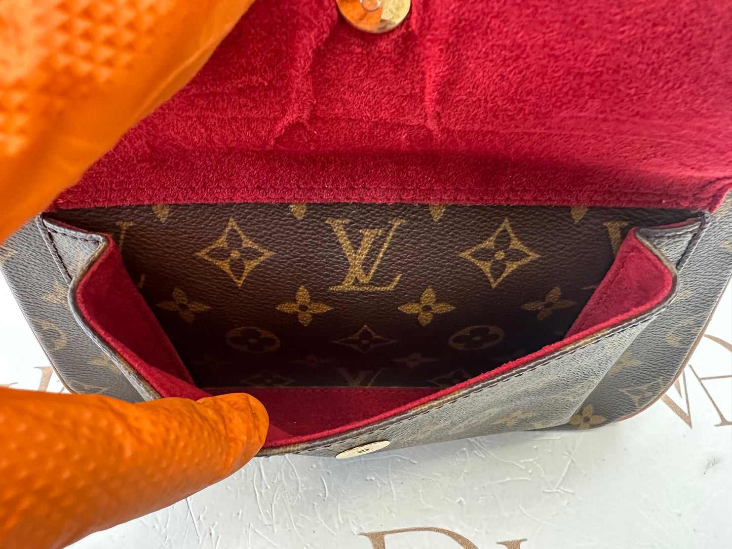 017881 - Louis Vuitton Excentricite
