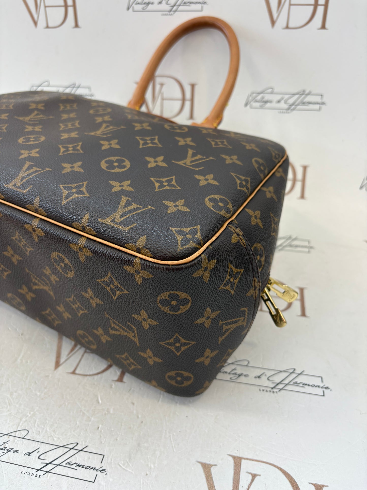 018318 - Louis Vuitton Deauville