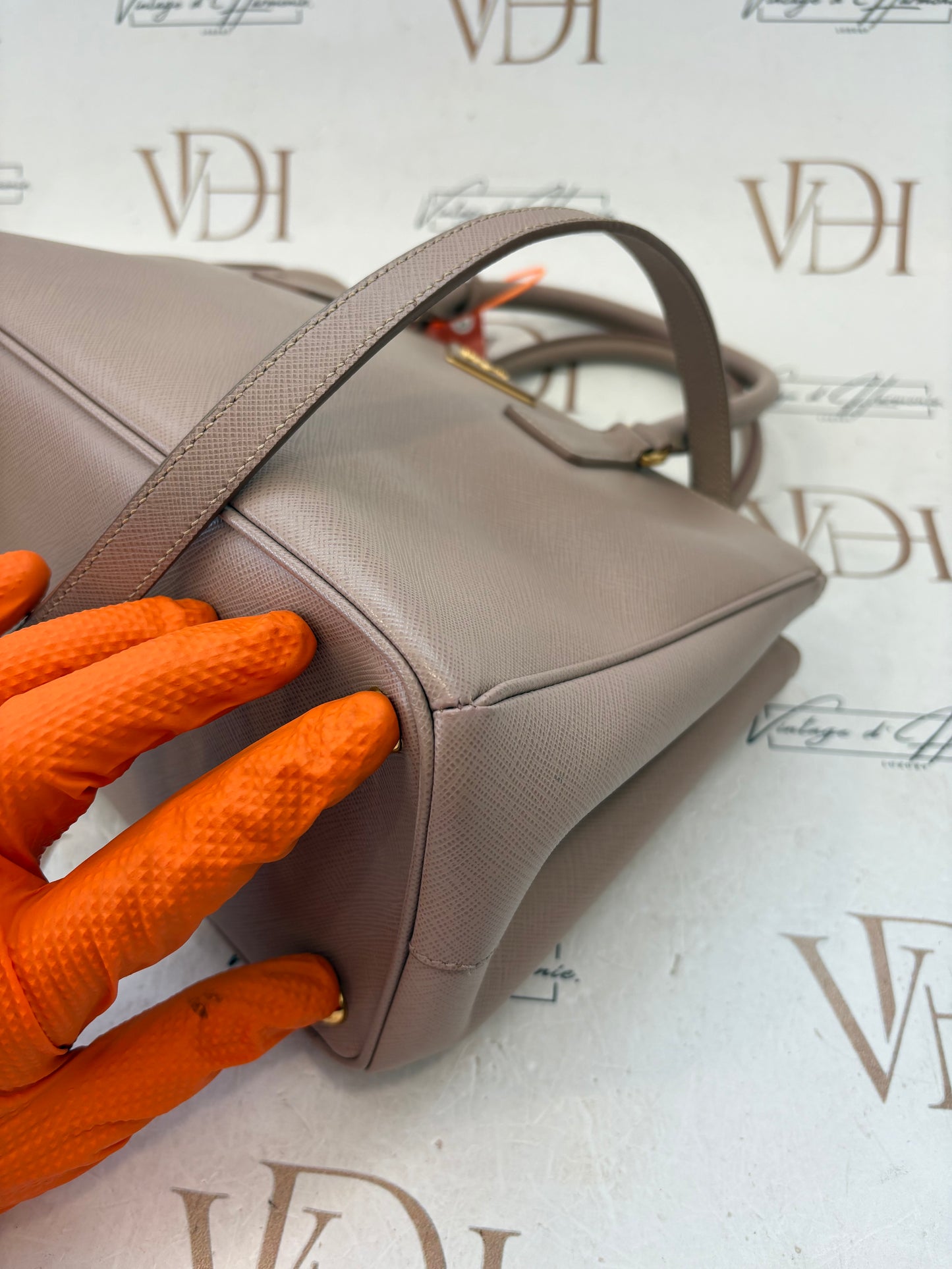 201296 - Prada Galleria