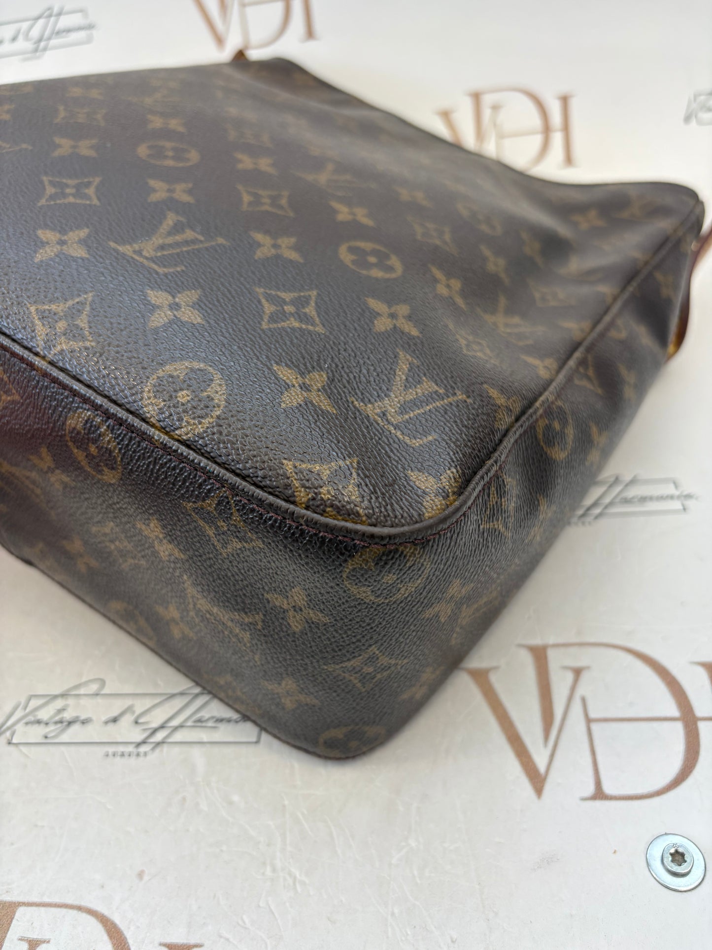 018942 - Louis Vuitton Looping GM