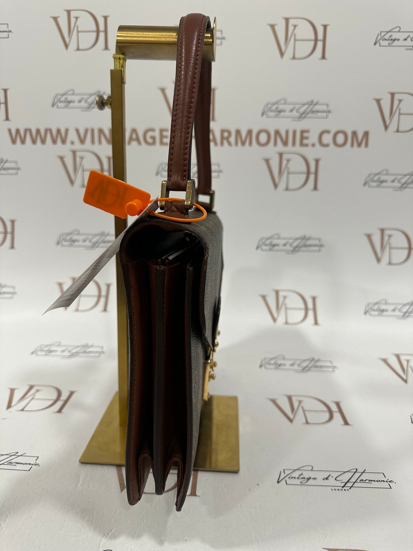 016872 - Louis Vuitton Concorde