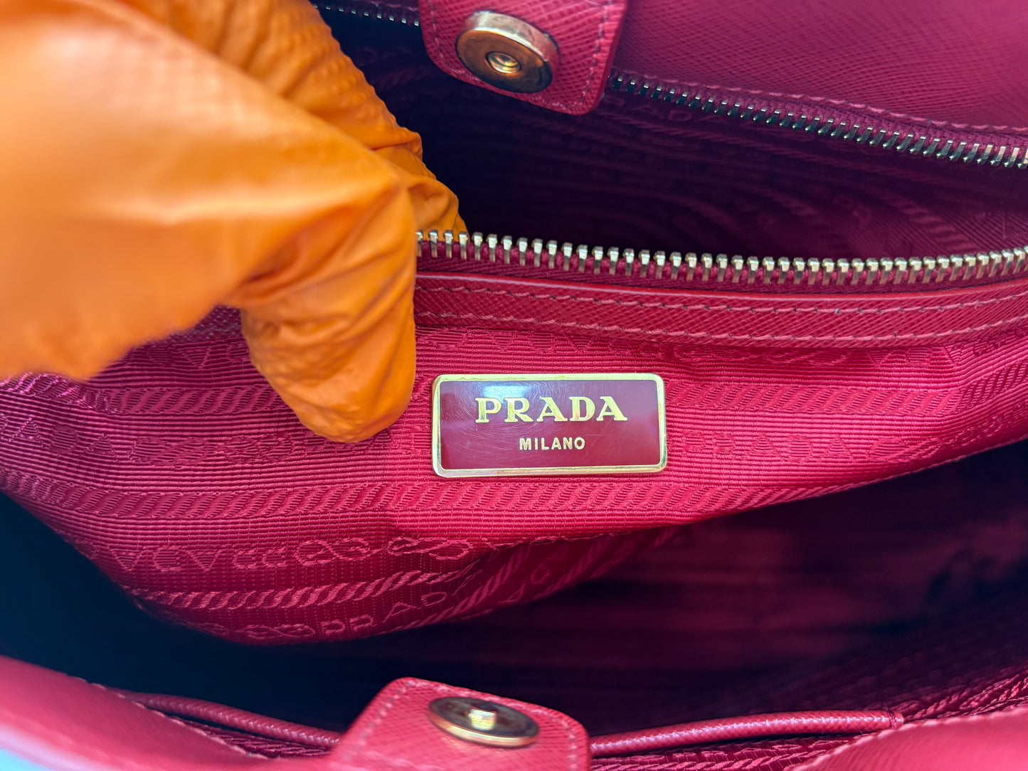 384300 - Prada Galleria Red