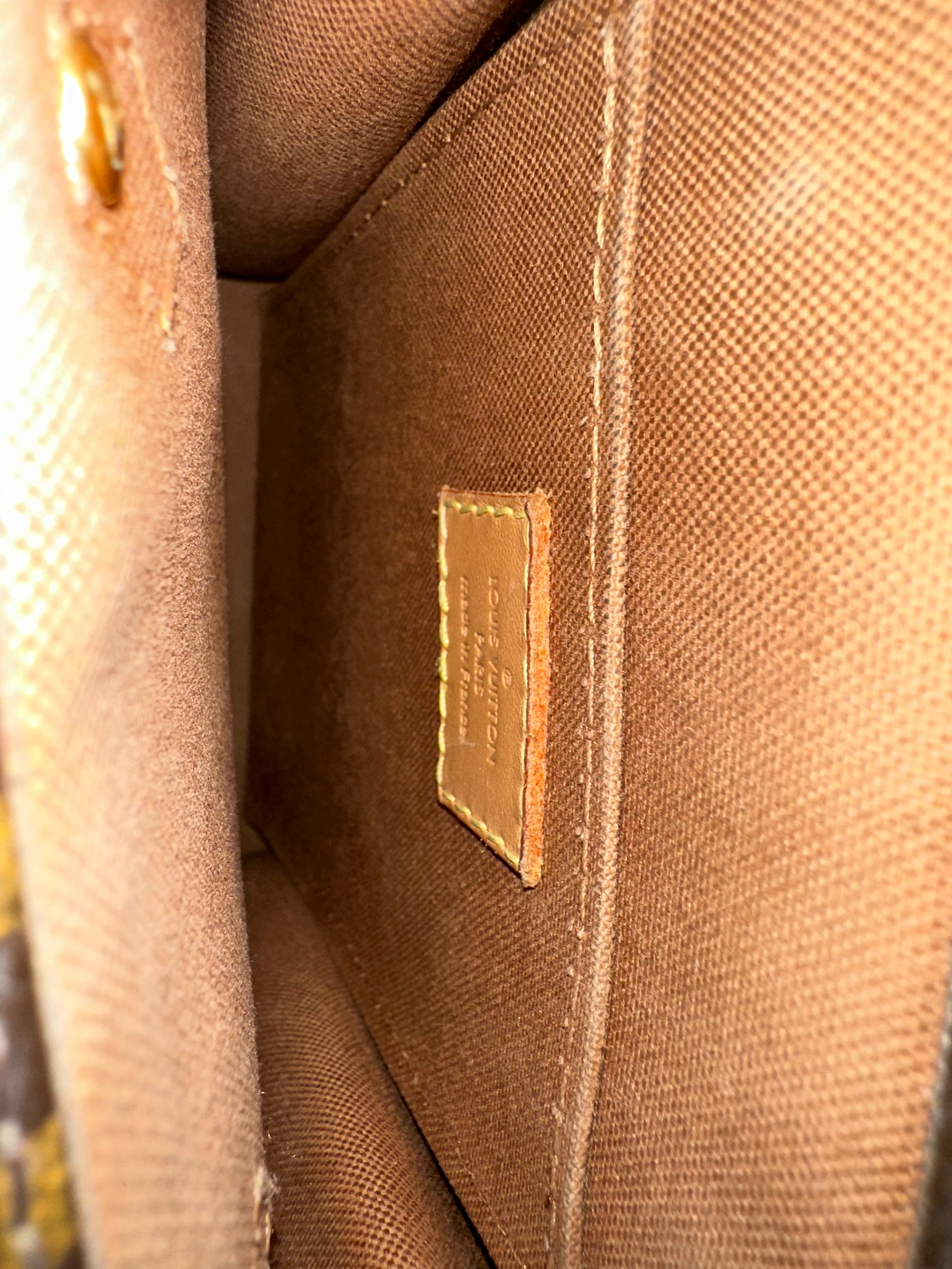 Louis Vuitton Petite Sac Plat