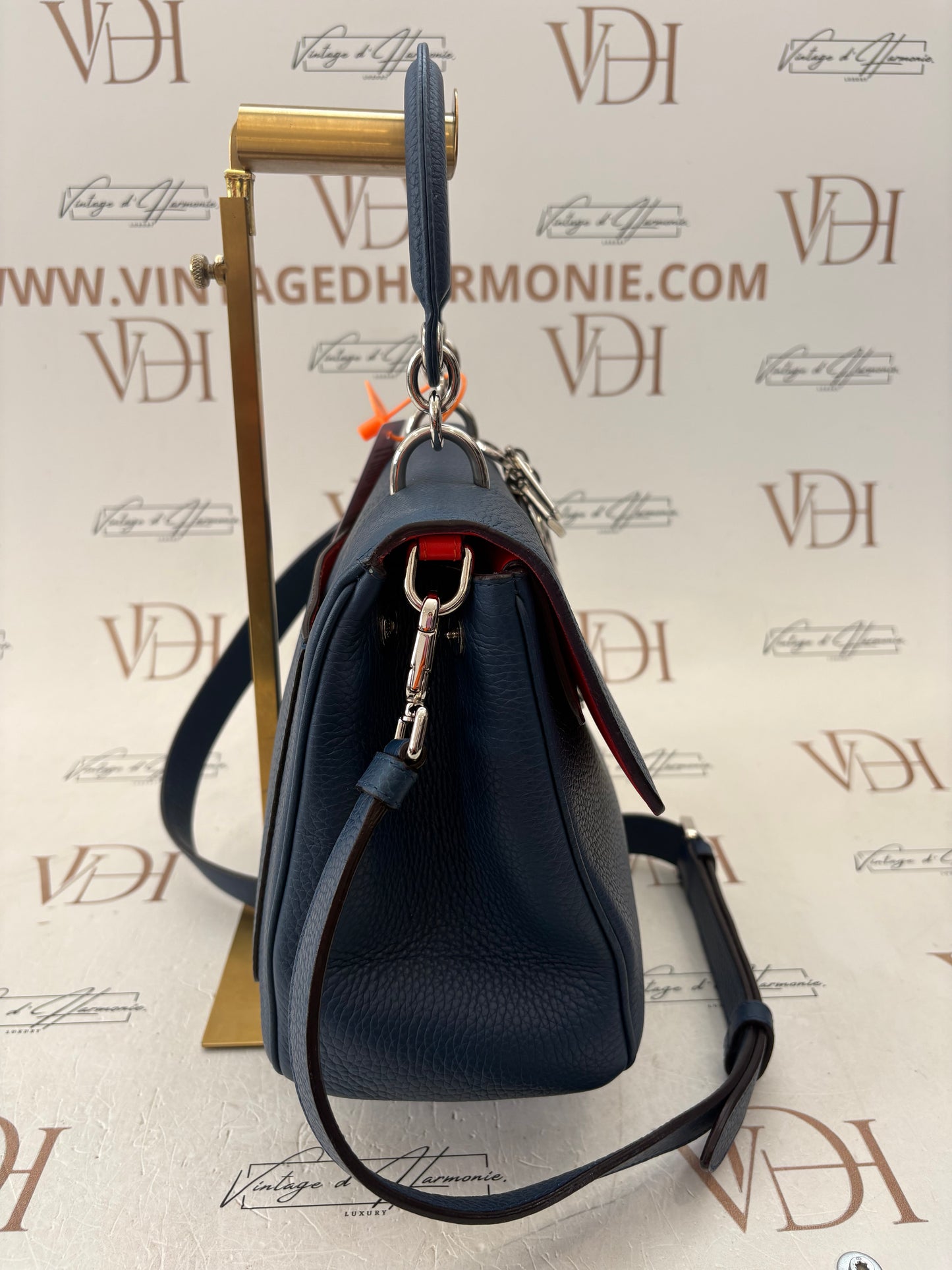 384219 - Dior Be Dior