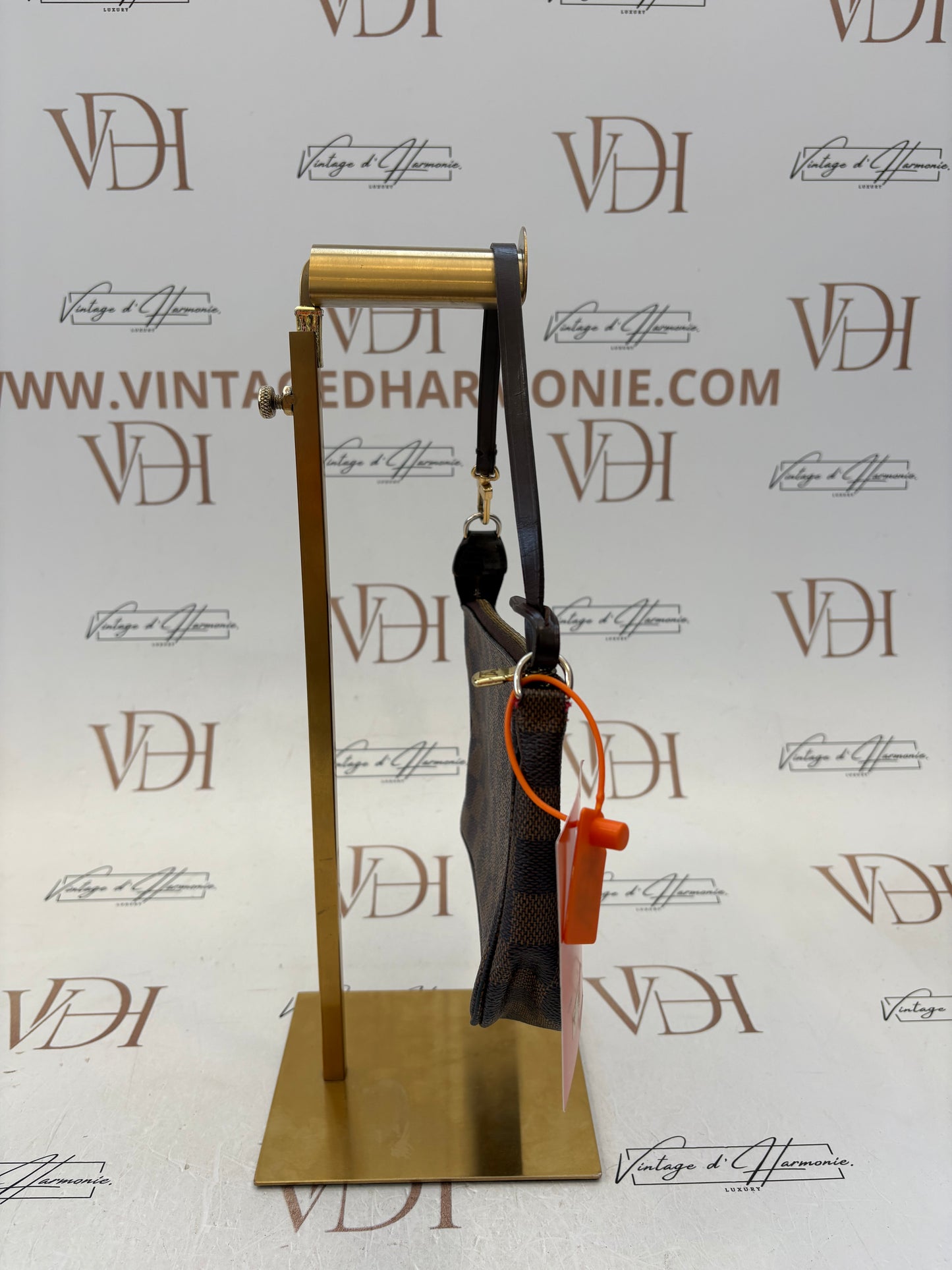 018133 - Louis Vuitton Damier Pochette