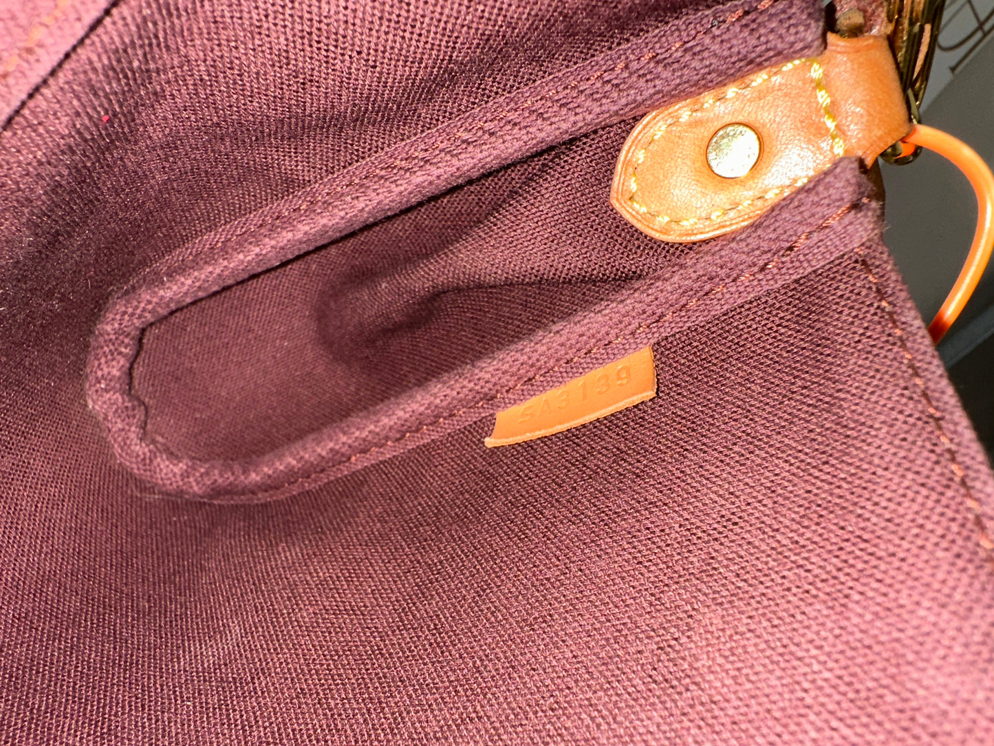 382571 - Louis Vuitton Favorite