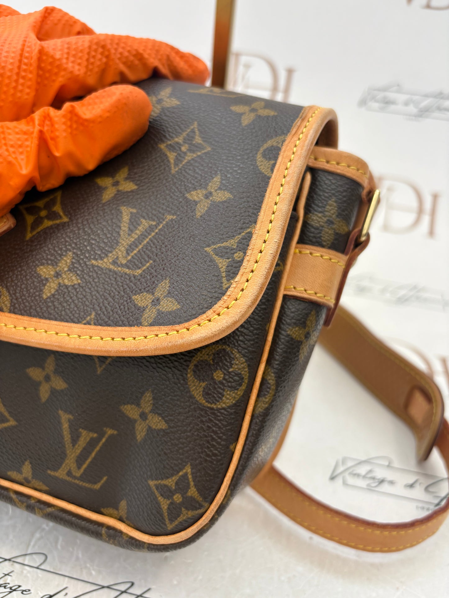 018585 - Louis Vuitton Sologne