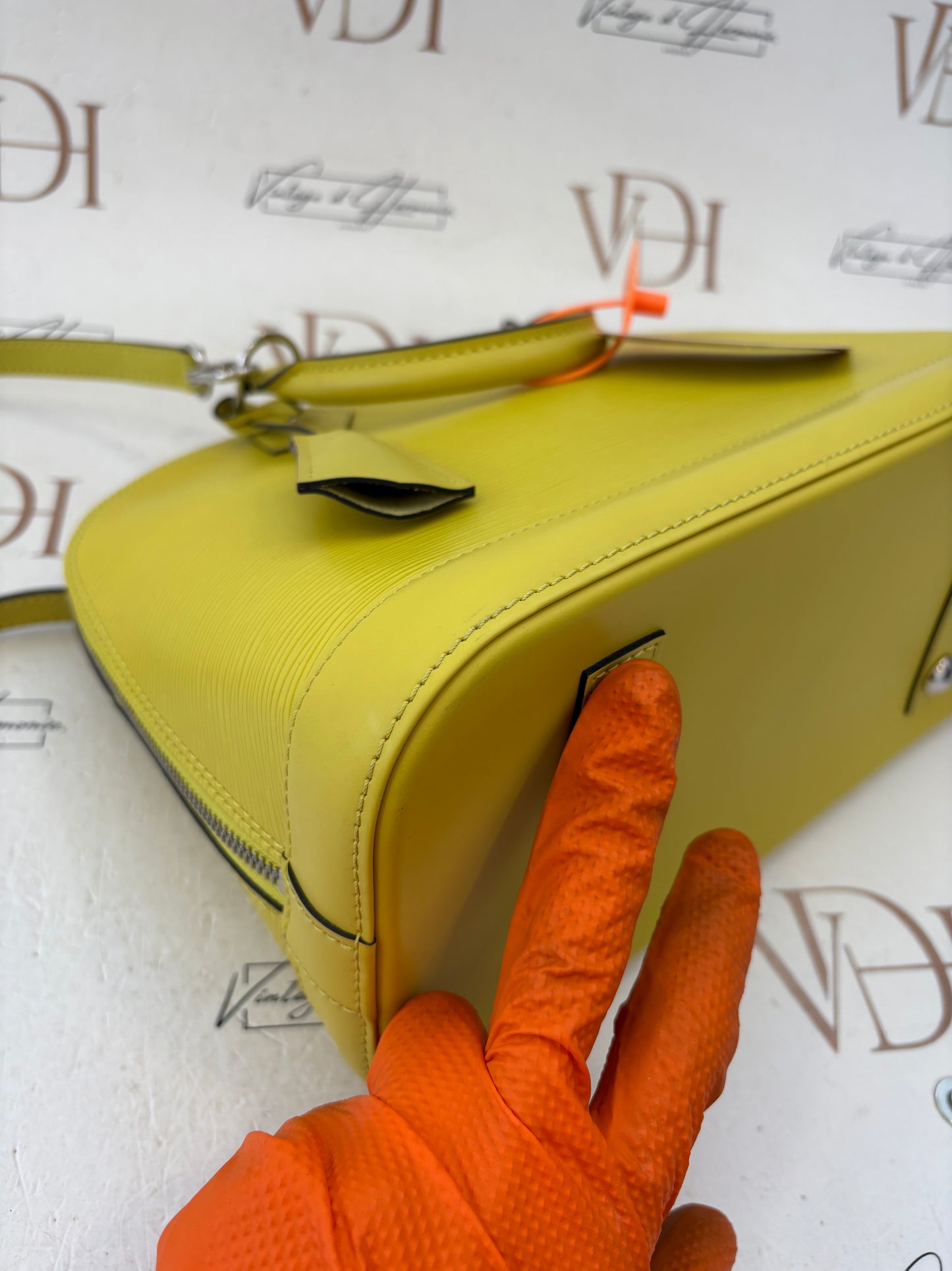 201432 - Louis Vuitton Alma Epi Yellow