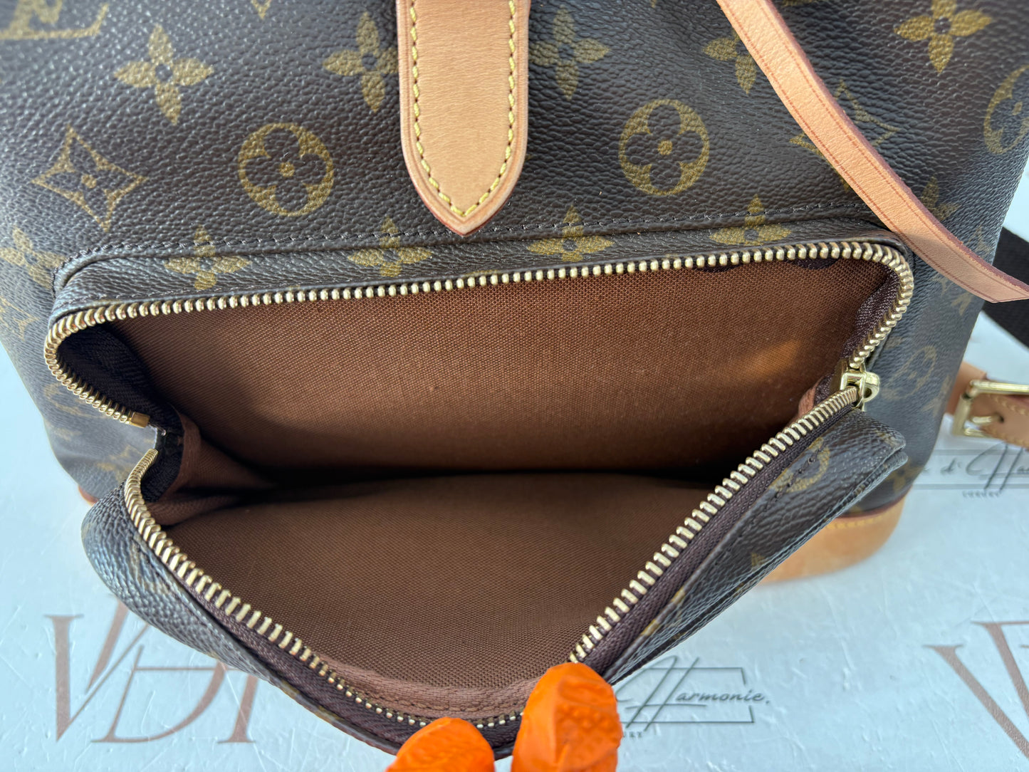 018842 - Louis Vuitton Montsouris GM