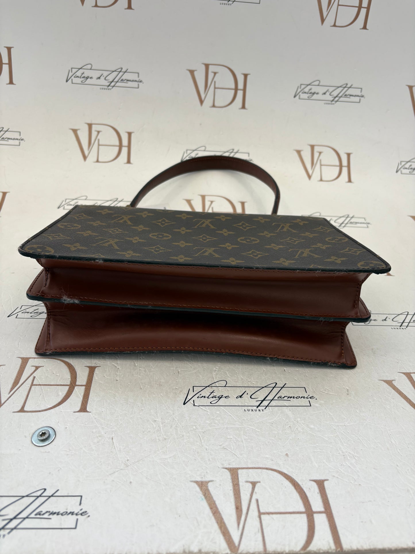 018099 - Louis Vuitton Concorde