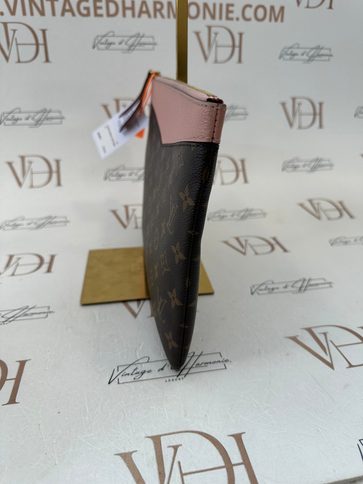 382895 - Louis Vuitton Daily