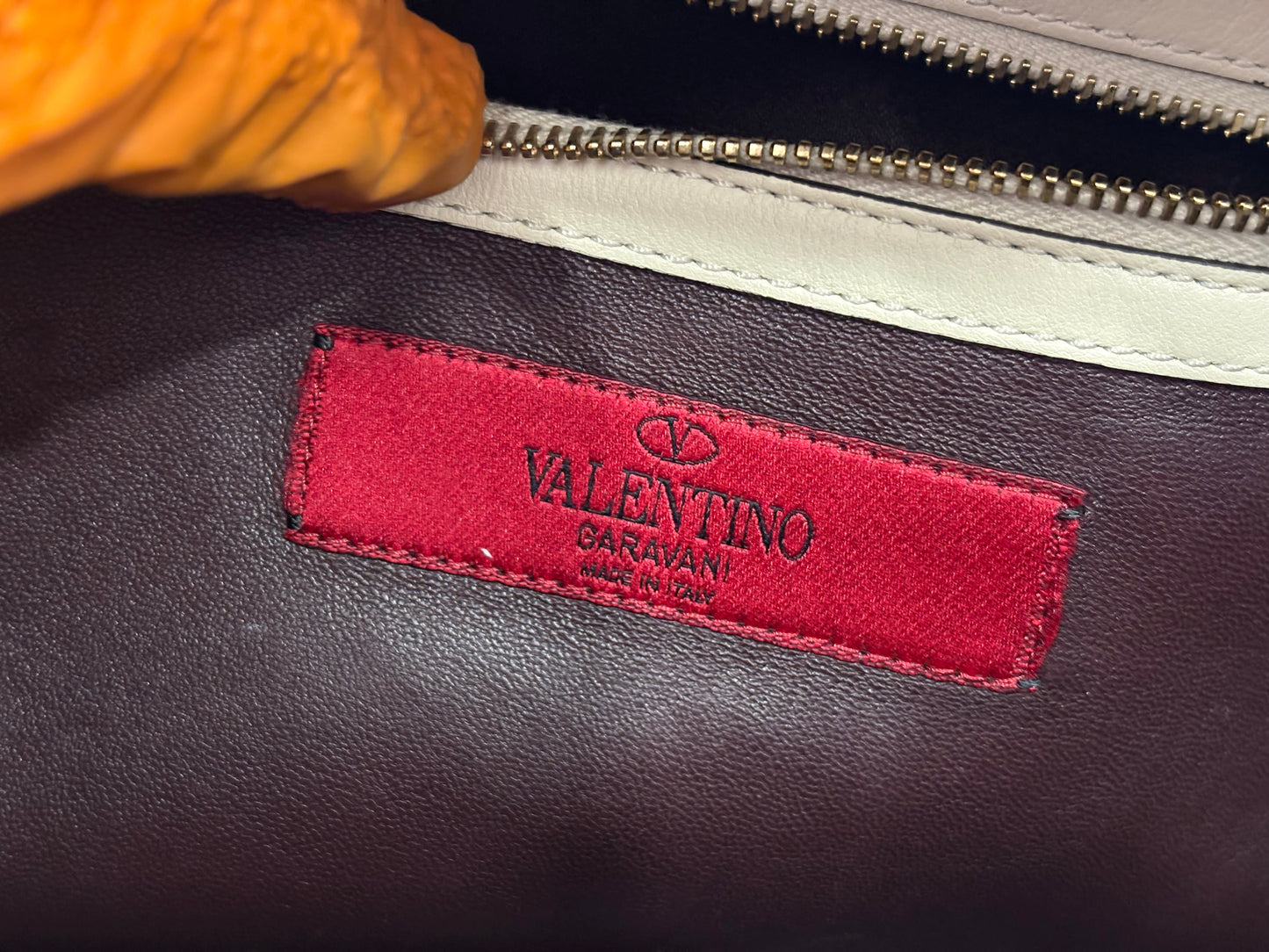 384237 - Valentino Mime