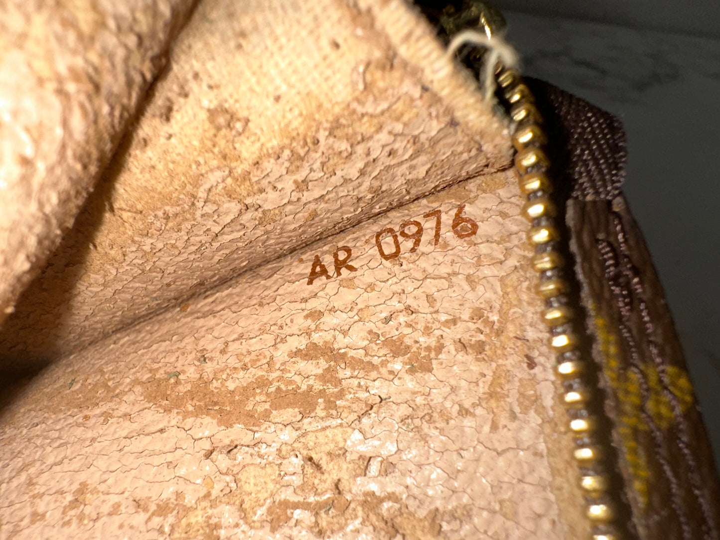 Louis Vuitton Pochette Bucket
