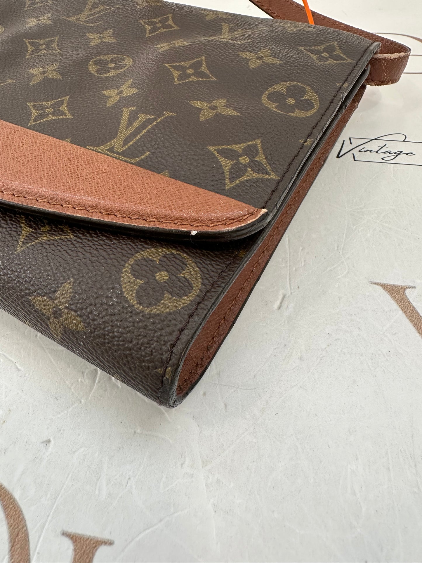 017784 - Louis Vuitton Bordeaux 27