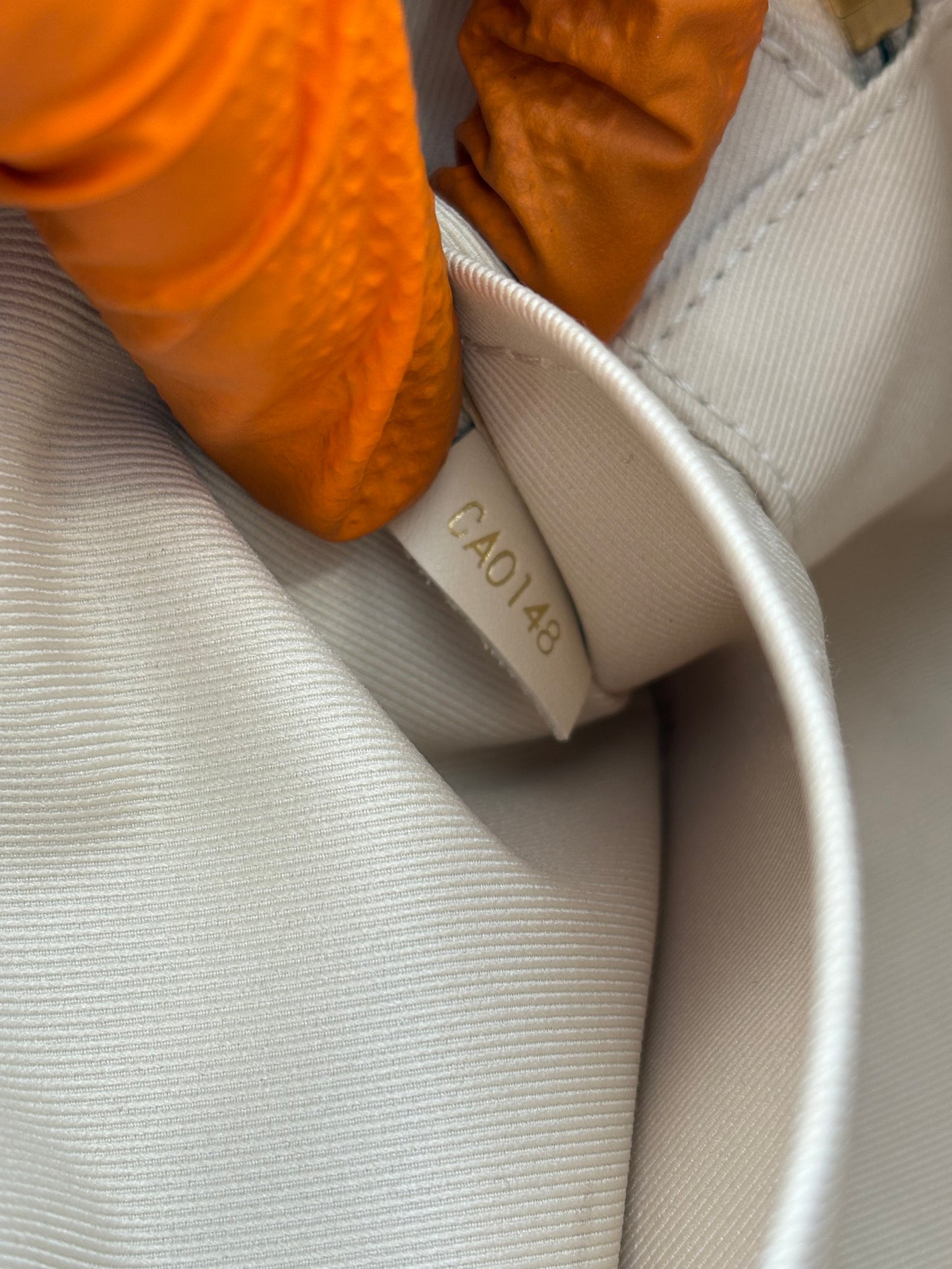 018540 - Louis Vuitton Cream Saintonge