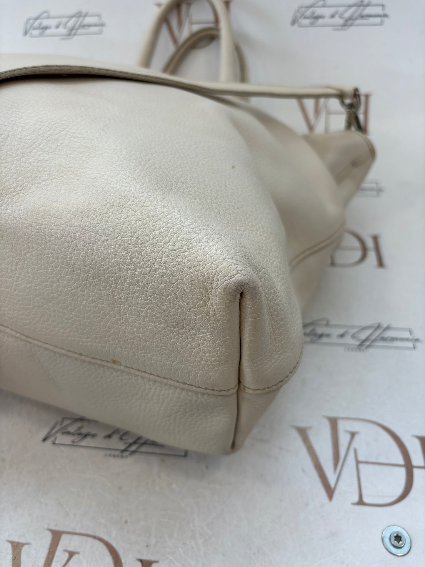 018352 - Prada Tote White