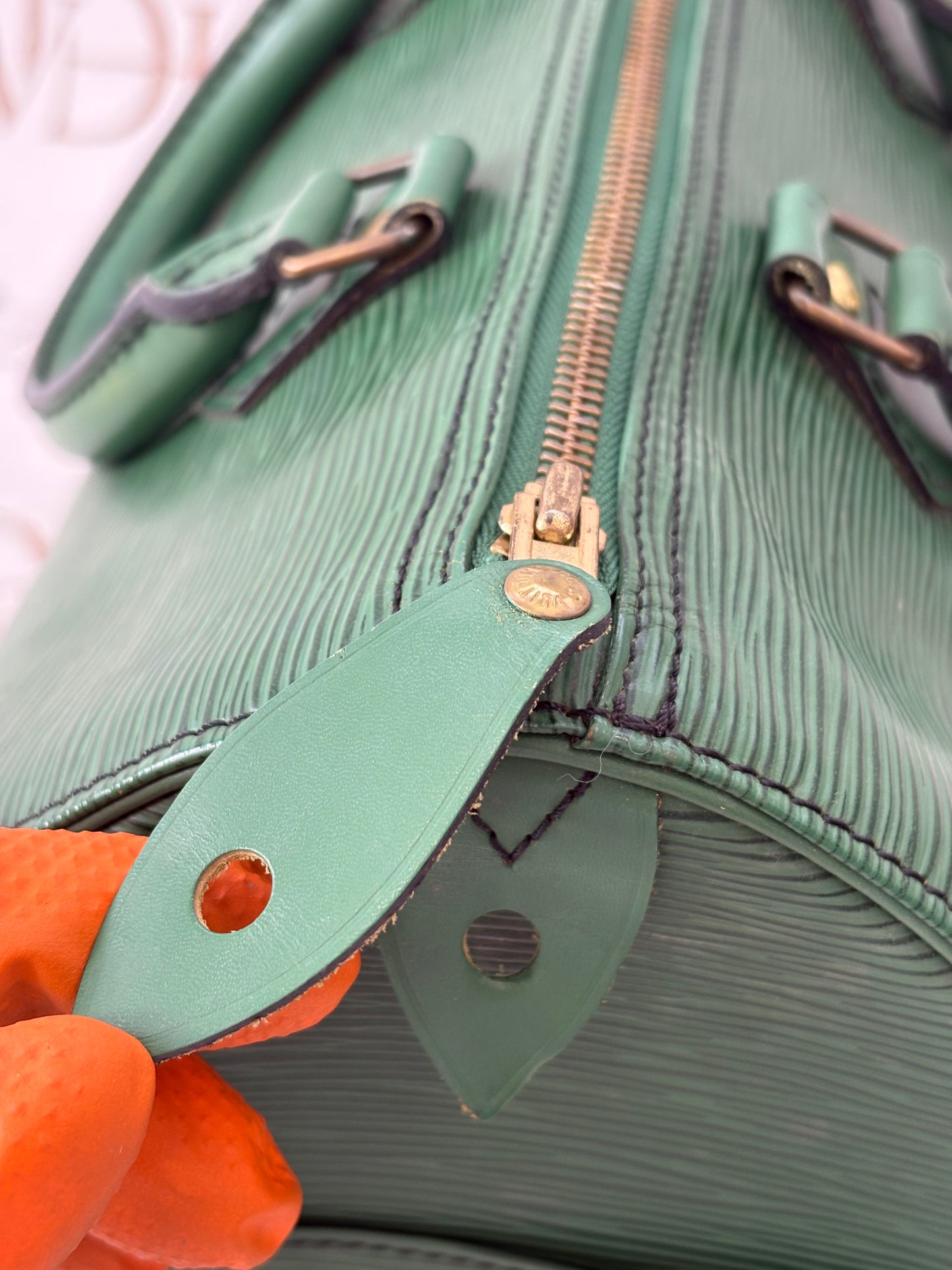 018561 - Louis Vuitton Green Epi Speedy 30