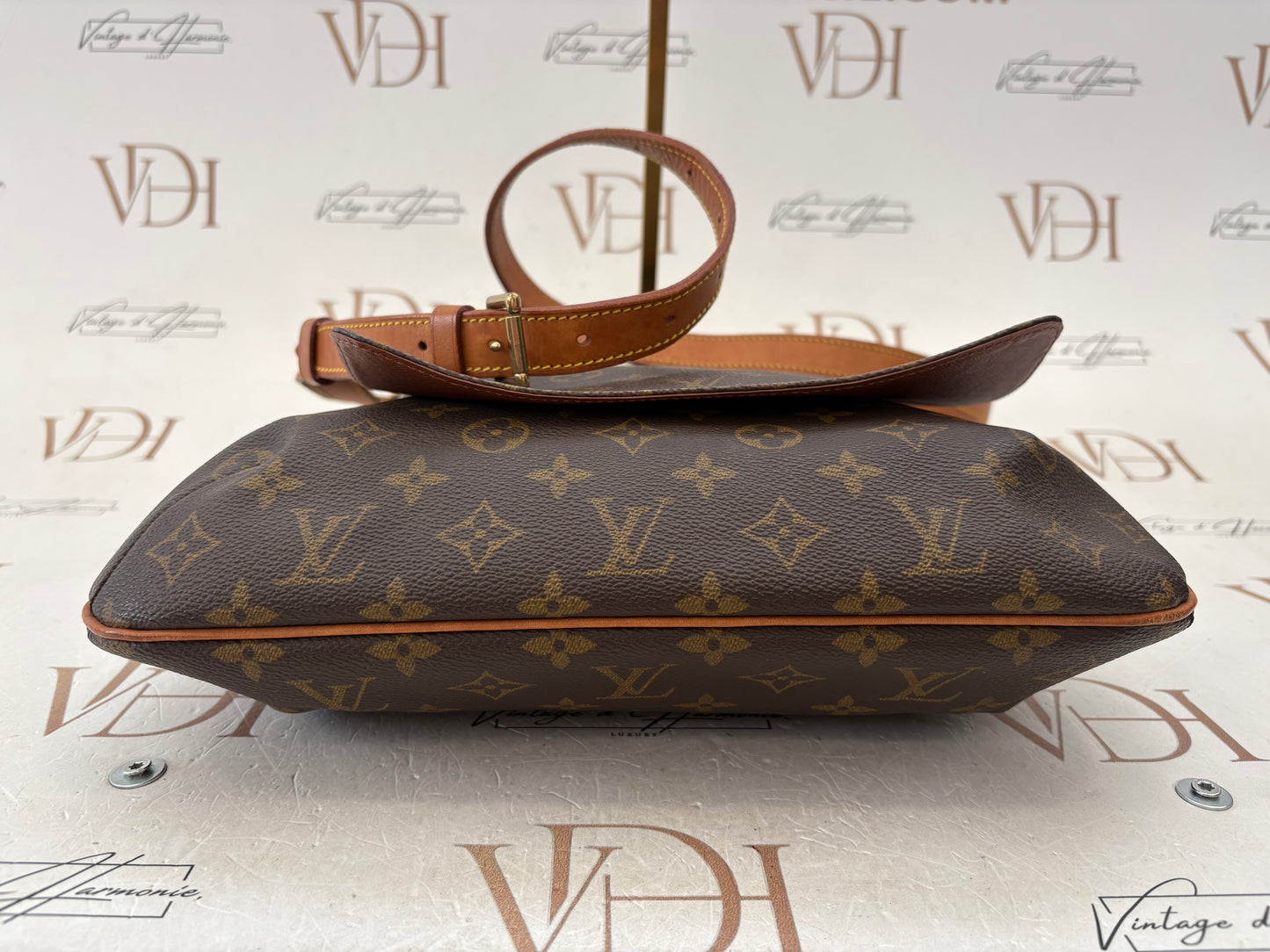 018327 - Louis Vuitton Musette