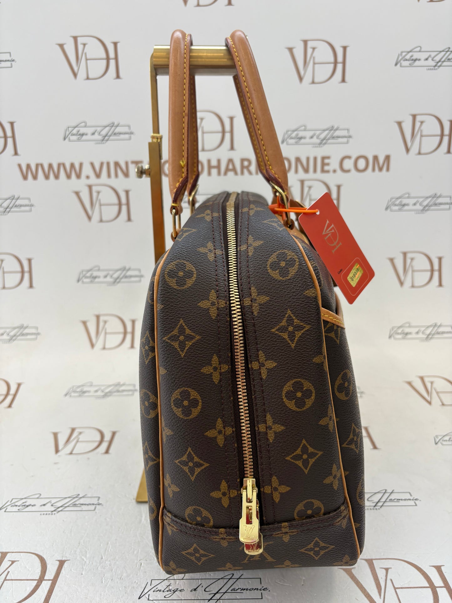 018318 - Louis Vuitton Deauville