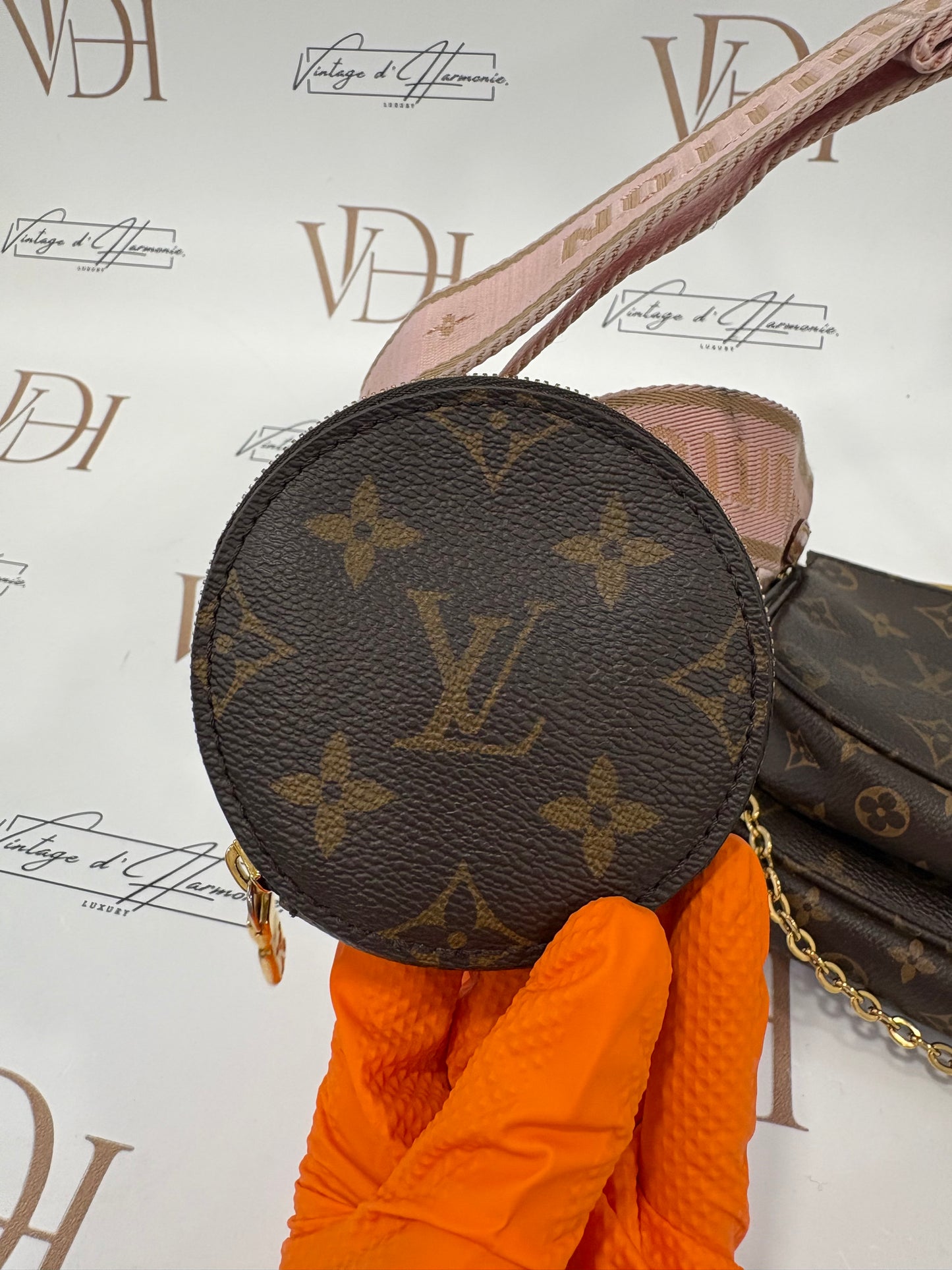 383332- Louis Vuitton Multi Pochette