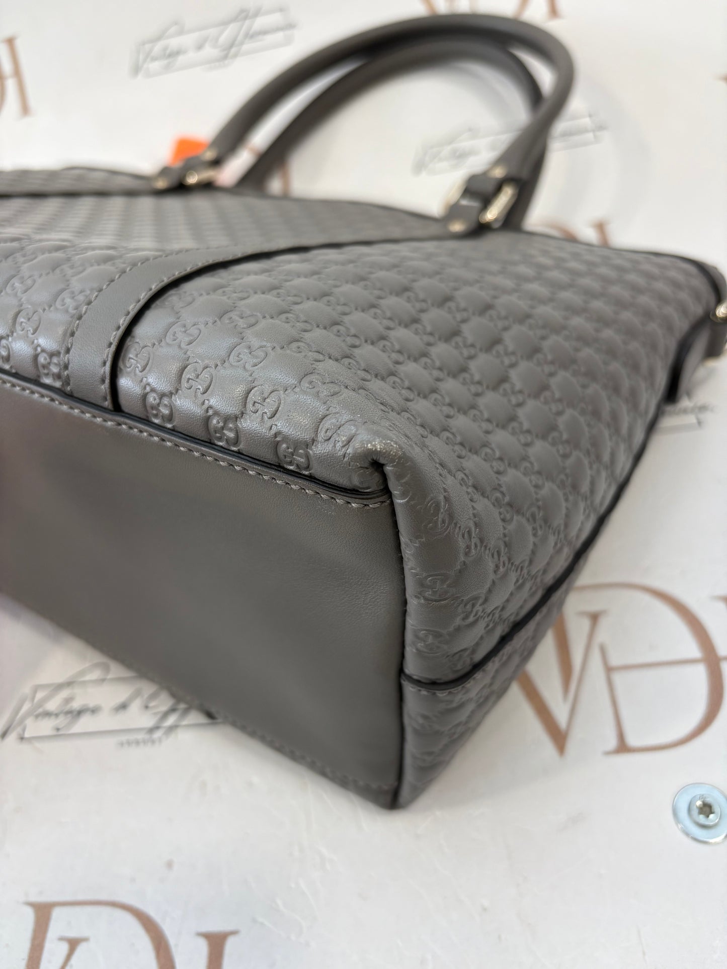 383685 - Gucci Grey
