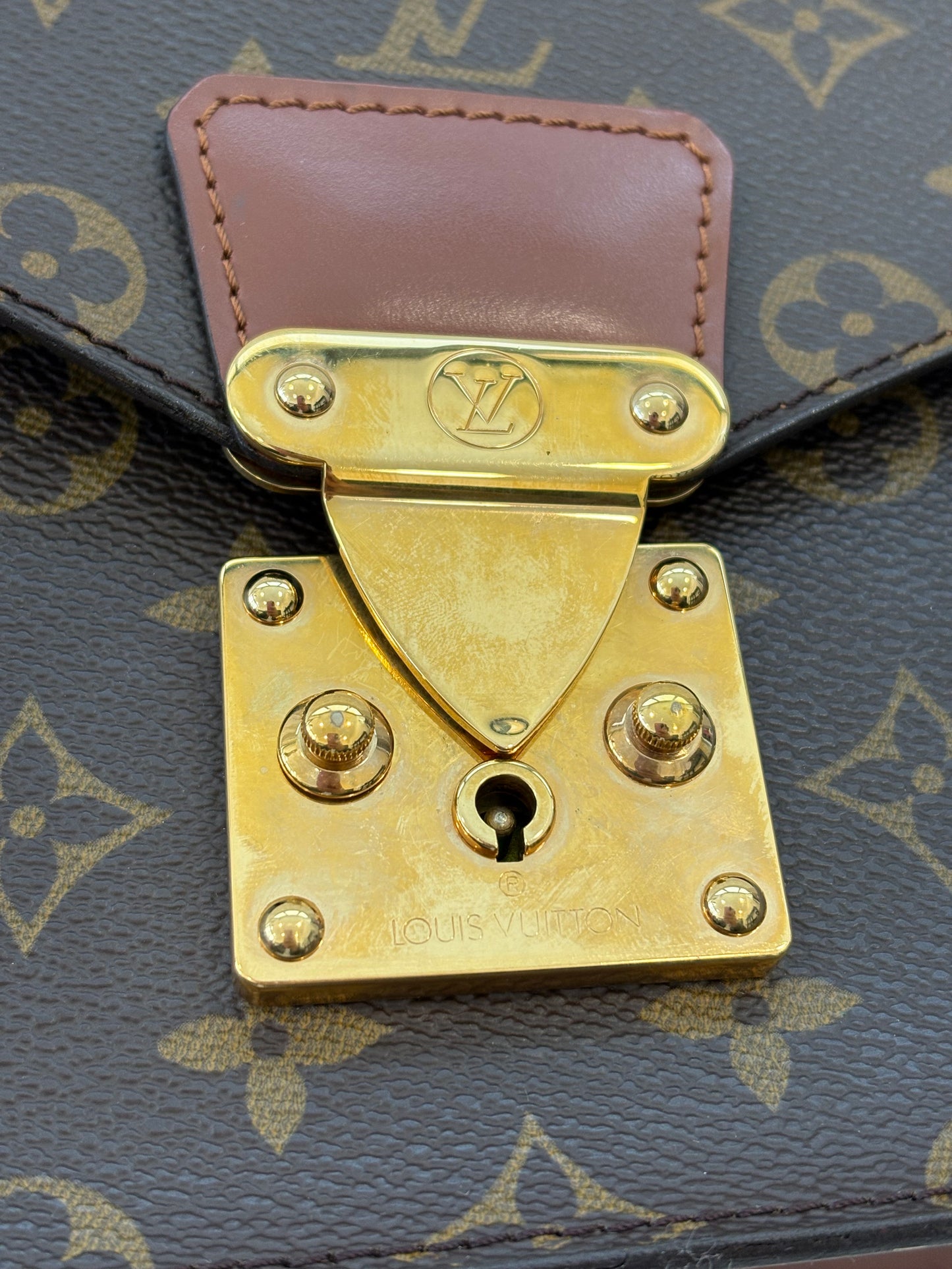 018220 - Louis Vuitton Concorde