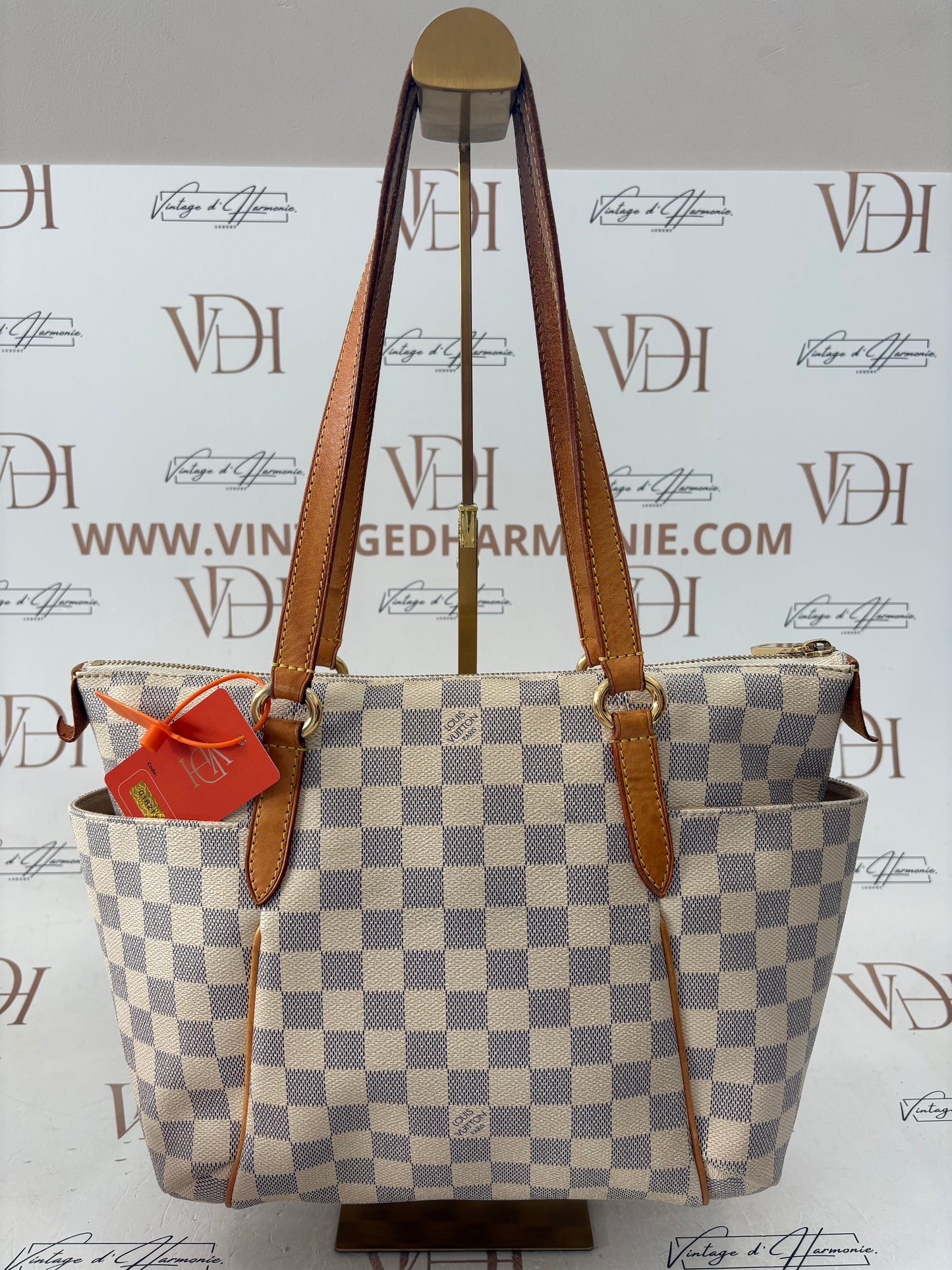 018213 - Louis Vuitton Azur Totally PM