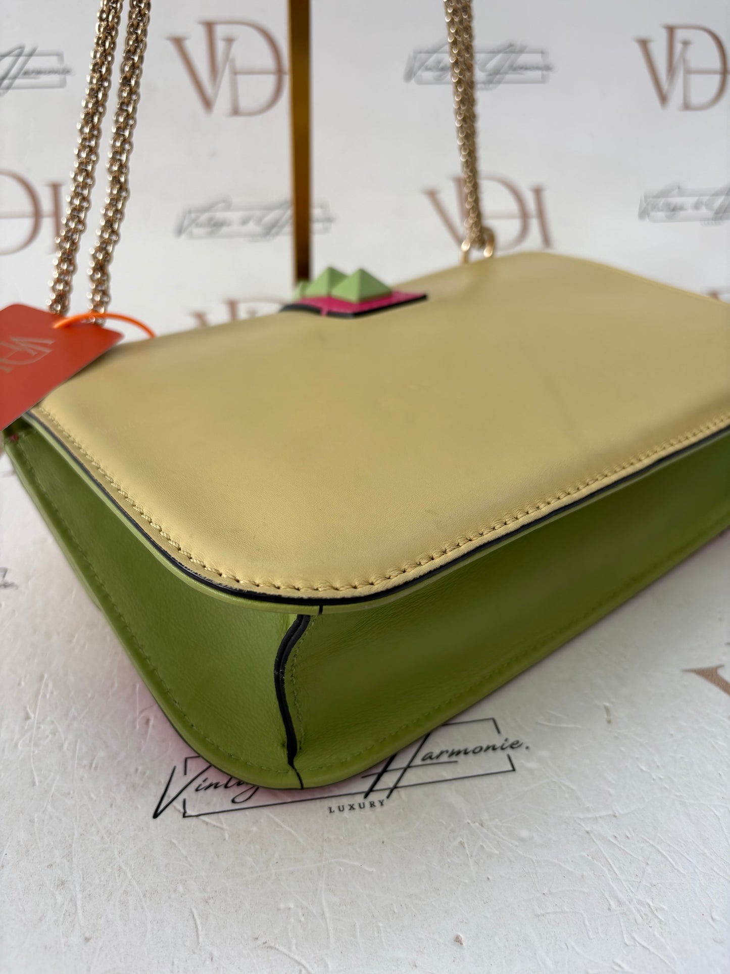 201269 - Valentino Glam Lock