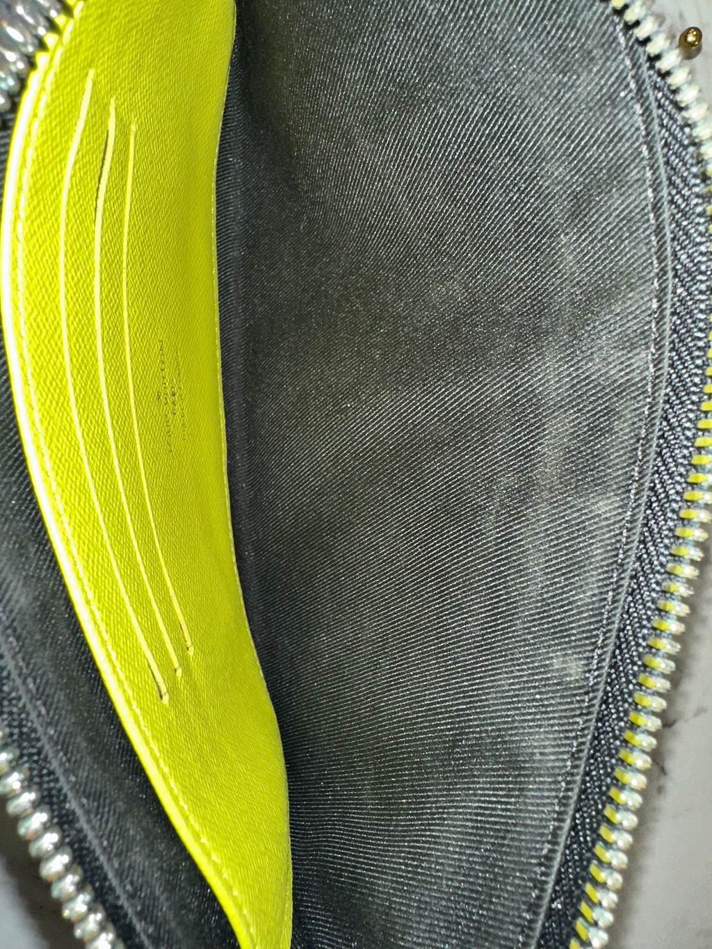 Louis Vuitton Discovery Pochette Fluo