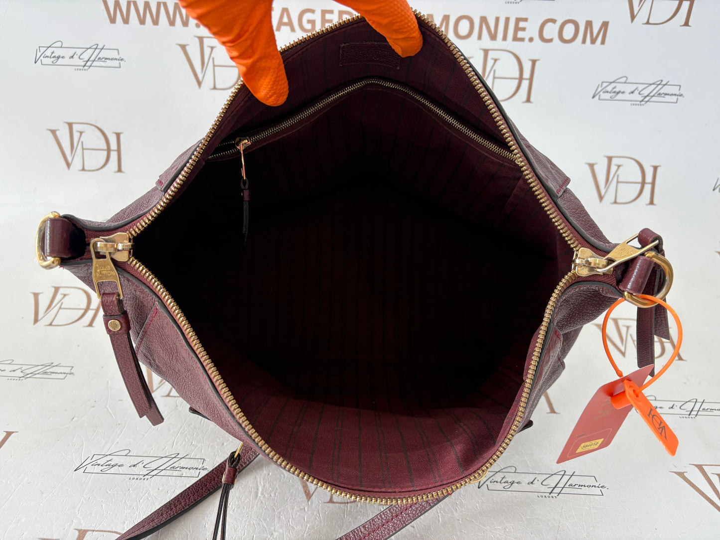 384012 - Louis Vuitton Lumineuse