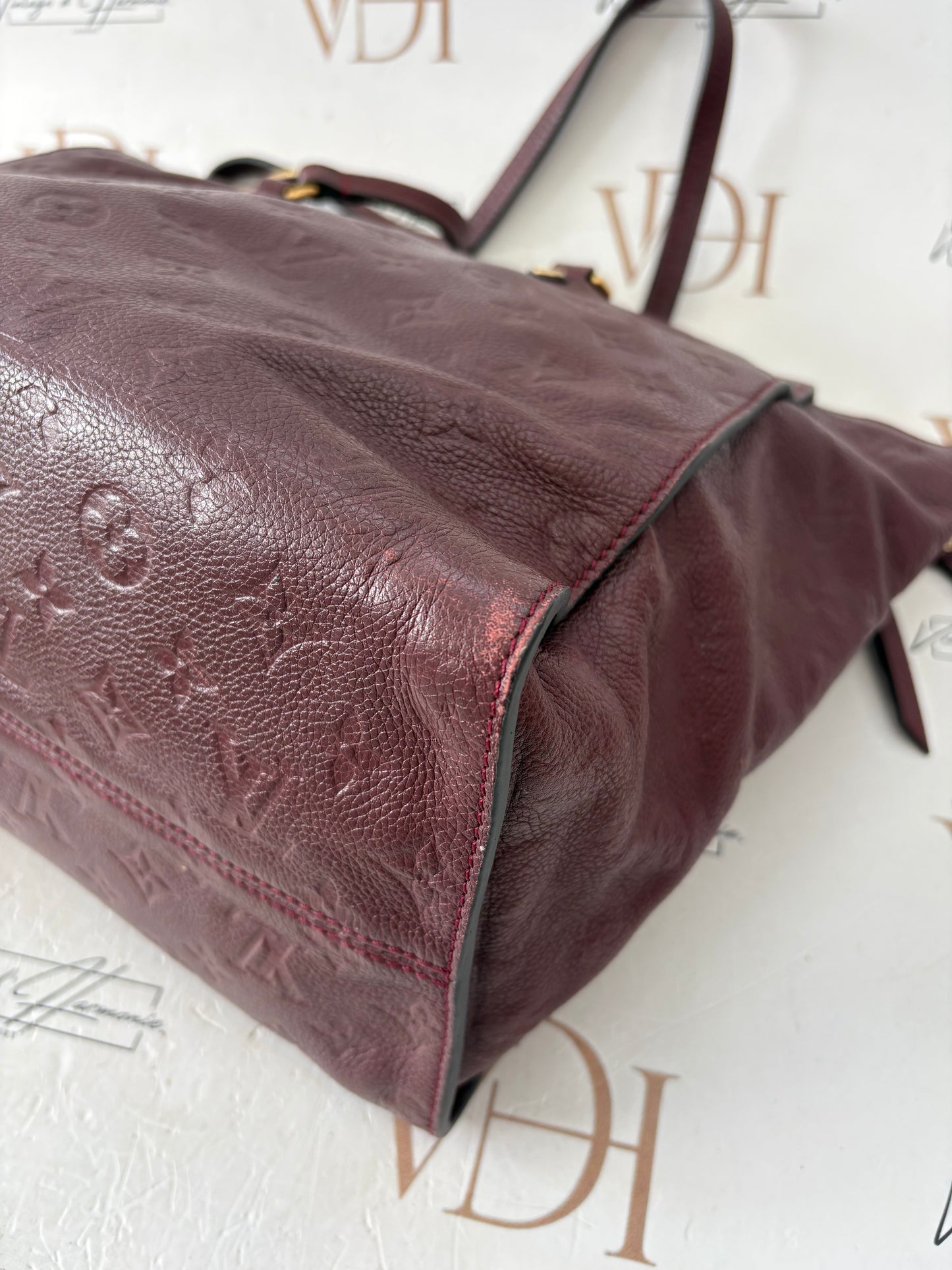 384012 - Louis Vuitton Lumineuse
