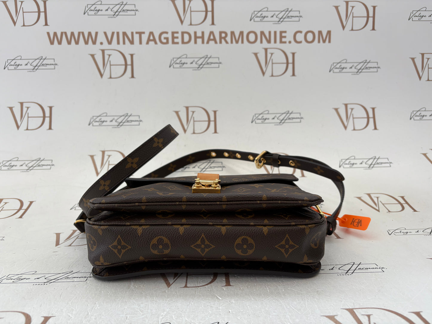 201114 - Louis Vuitton Metis