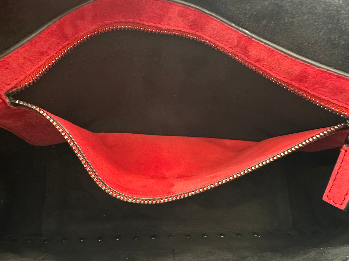 382938 - Valentino Spike