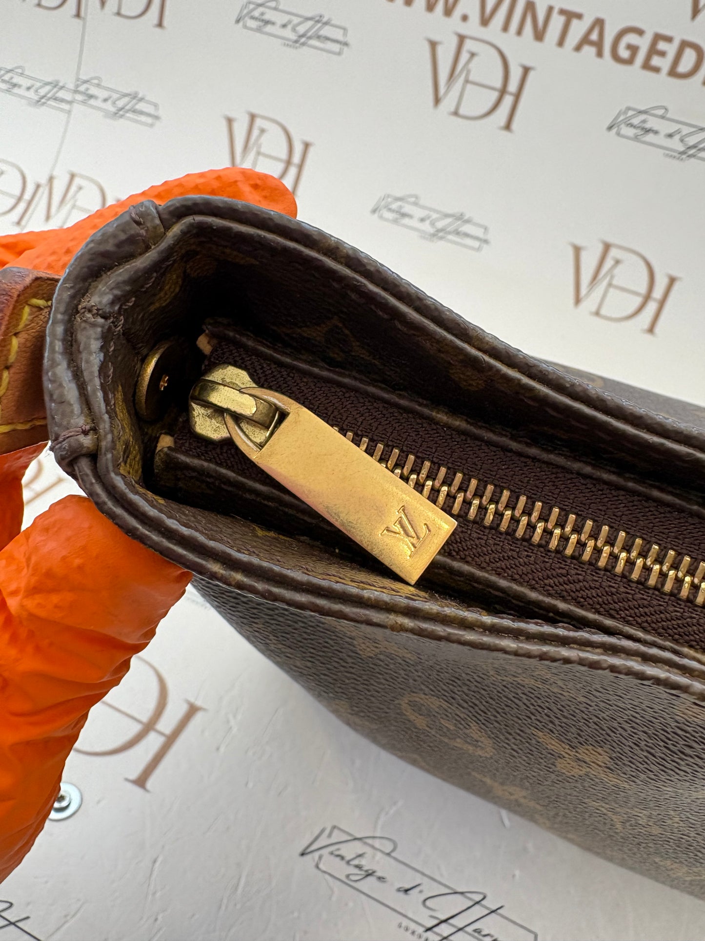 017684 - Louis Vuitton Looping GM