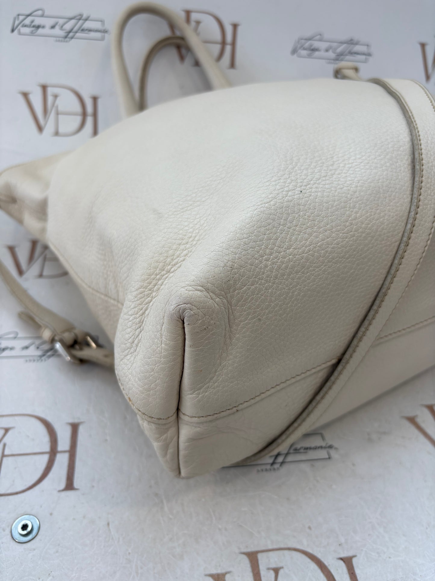 018352 - Prada Tote White