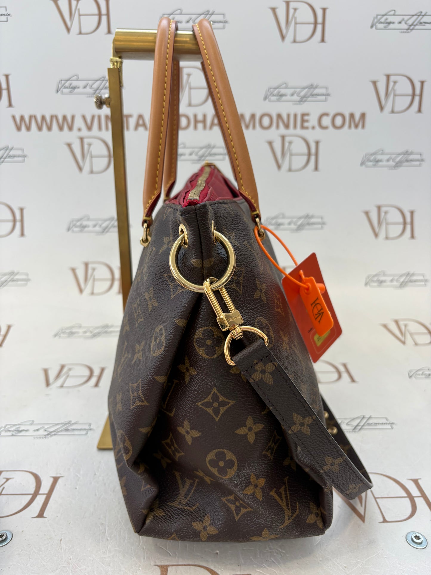201112 - Louis Vuitton Pallas