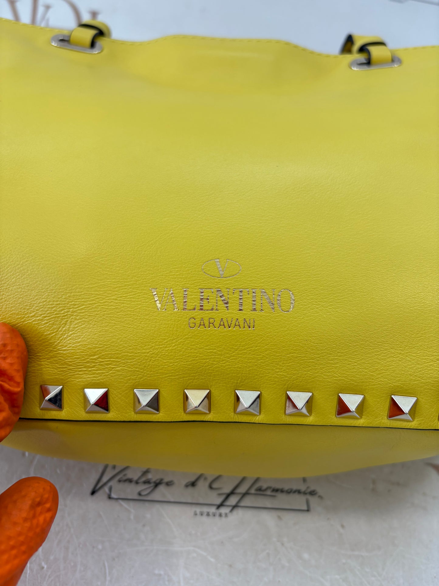 018339 - Valentino Rockstud Yellow