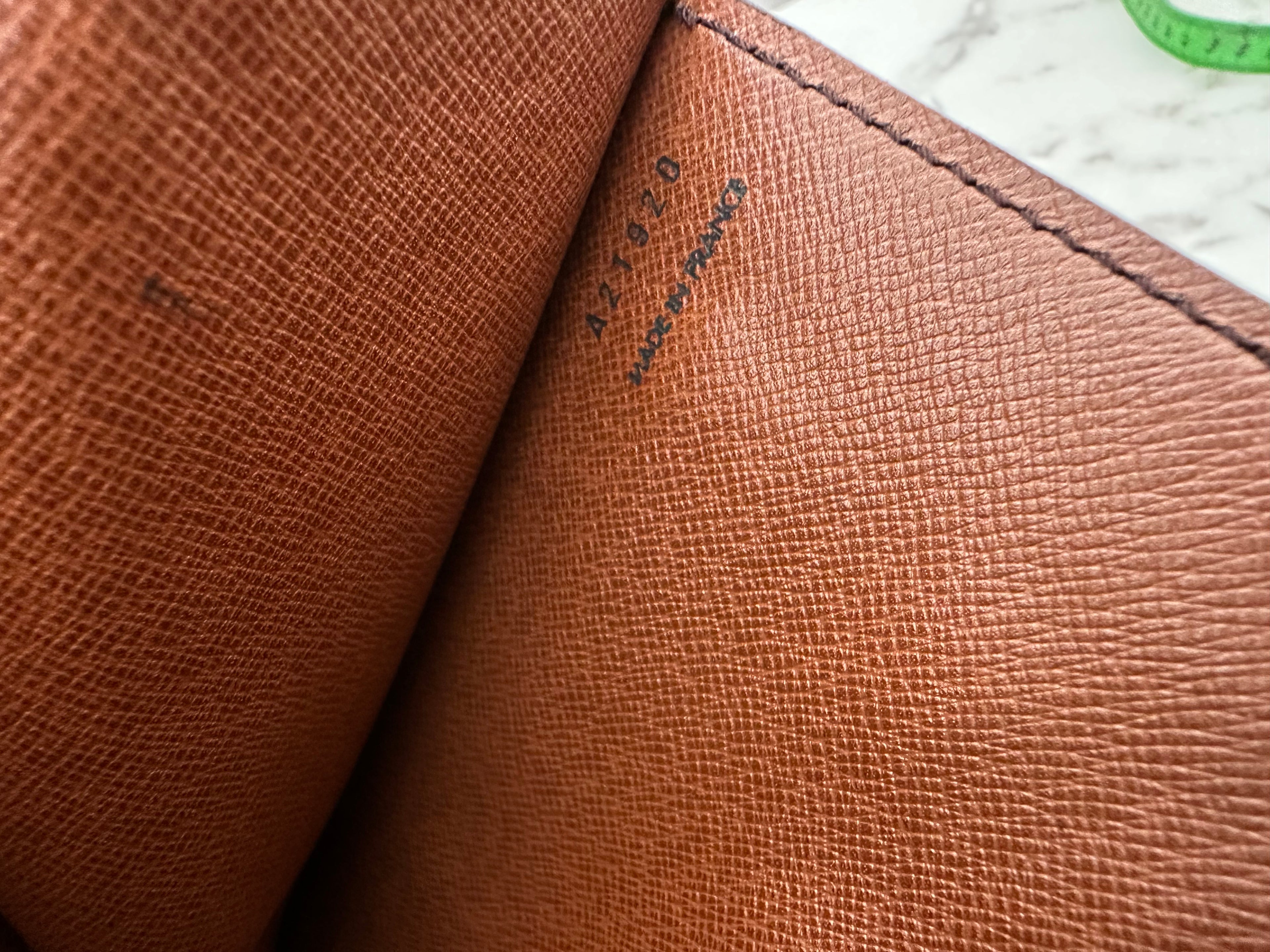 Louis Vuitton Monceau 28