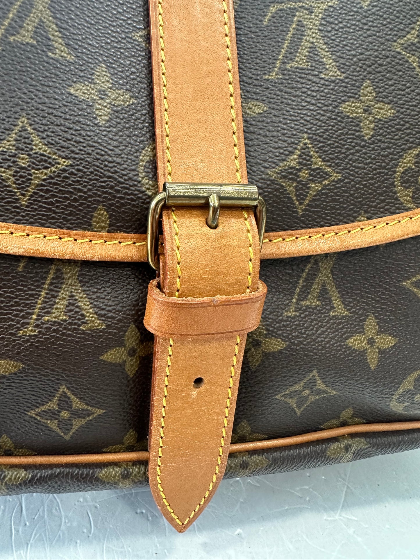 017916 - Louis Vuitton Saumur 35