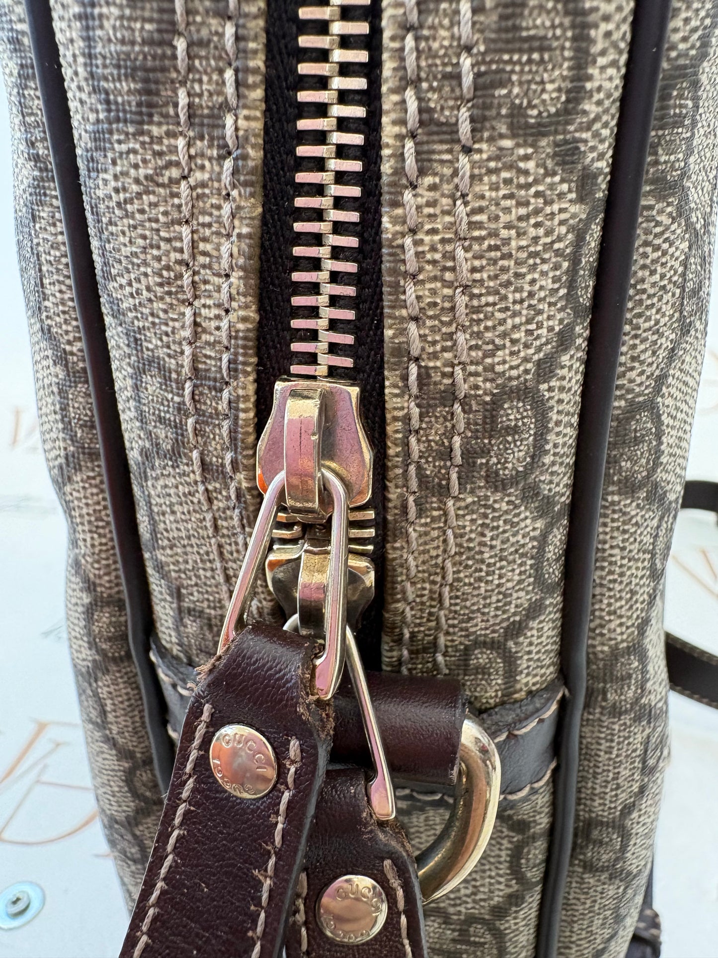 383128 - Gucci Messenger