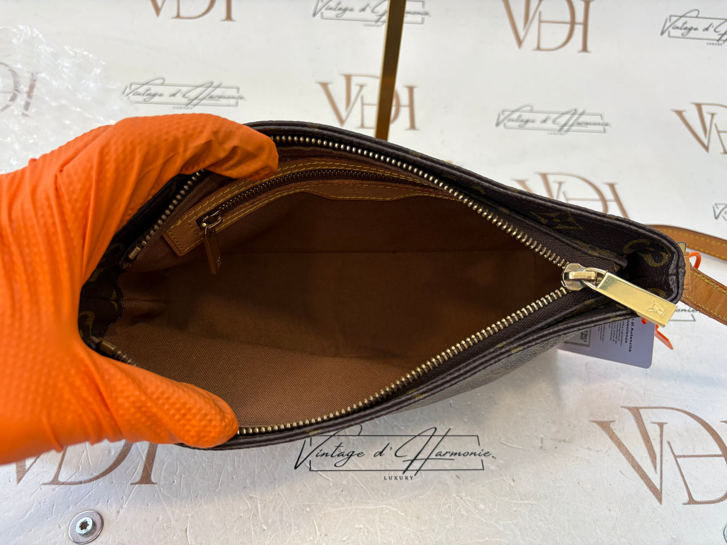 018323 - Louis Vuitton Trotteur