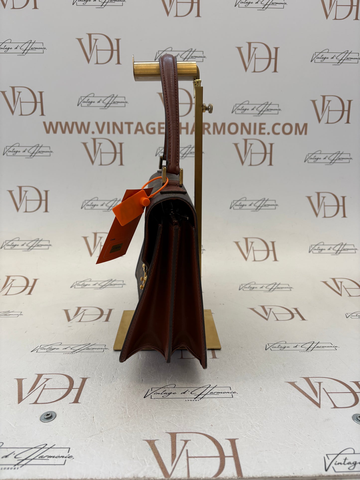 018099 - Louis Vuitton Concorde