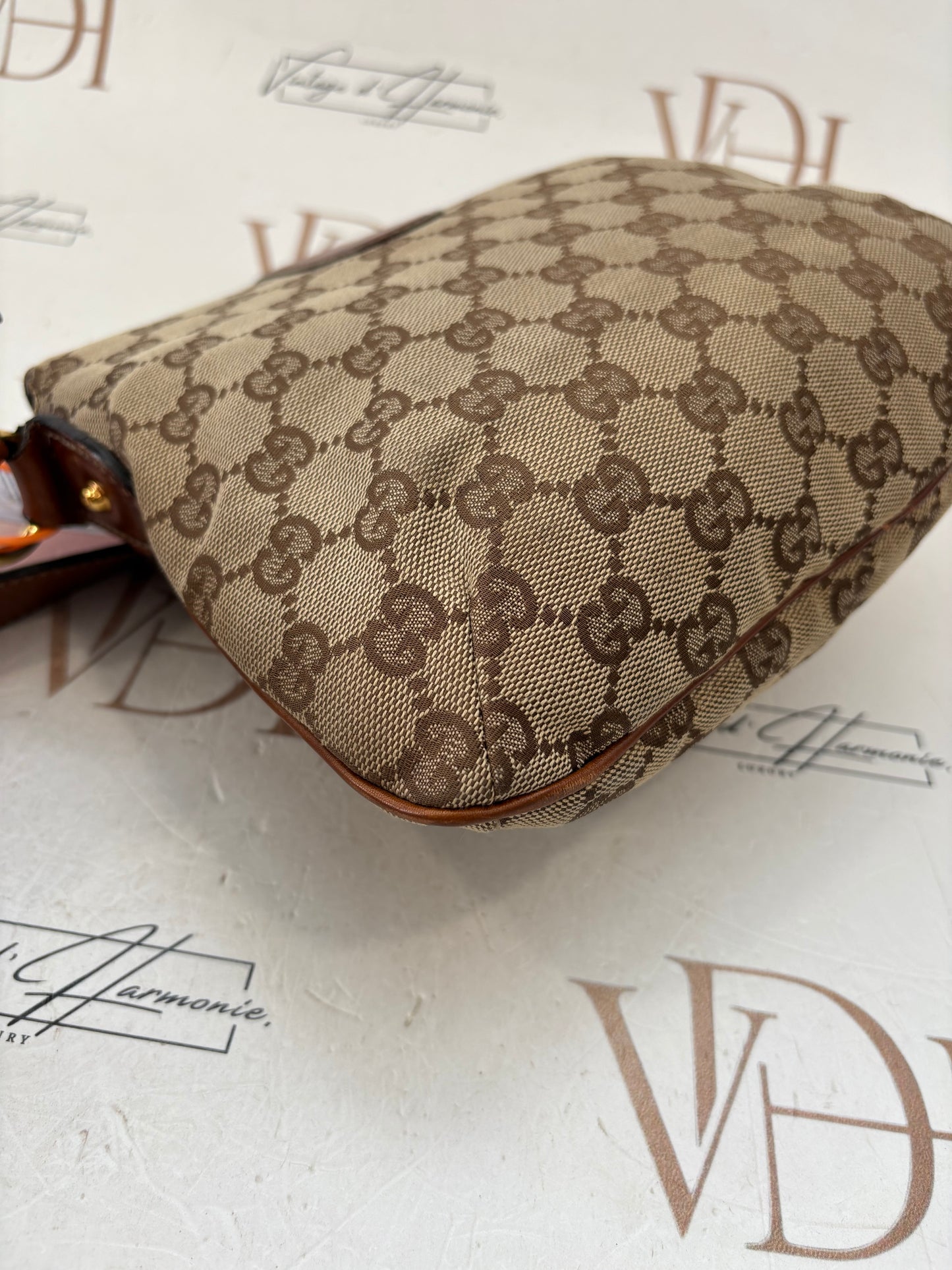 384285 - Gucci Shoulder Bag