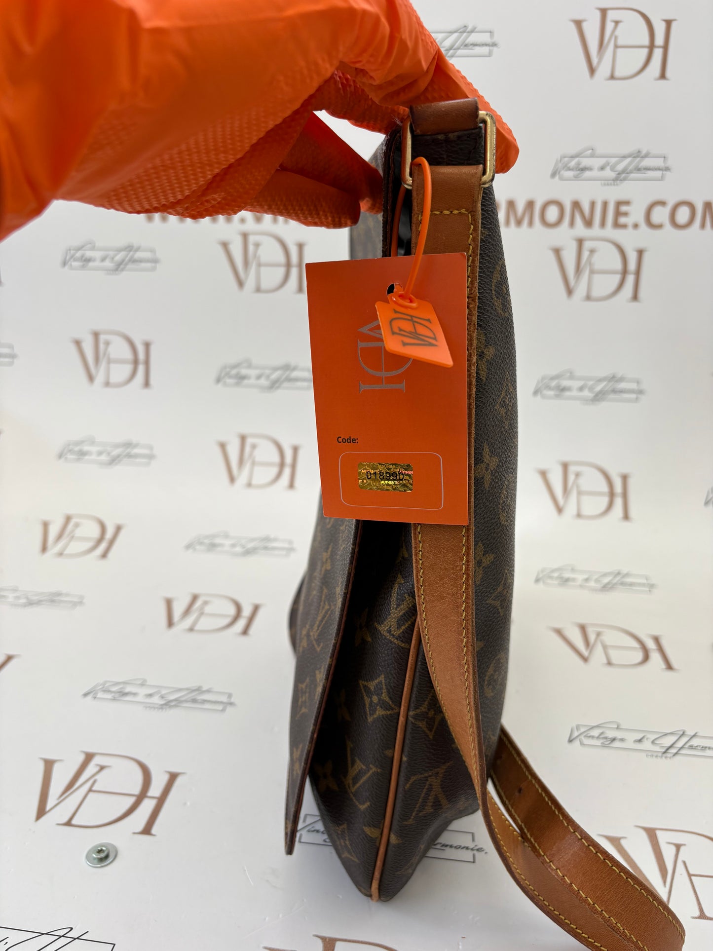 018990 - Louis Vuitton Musette