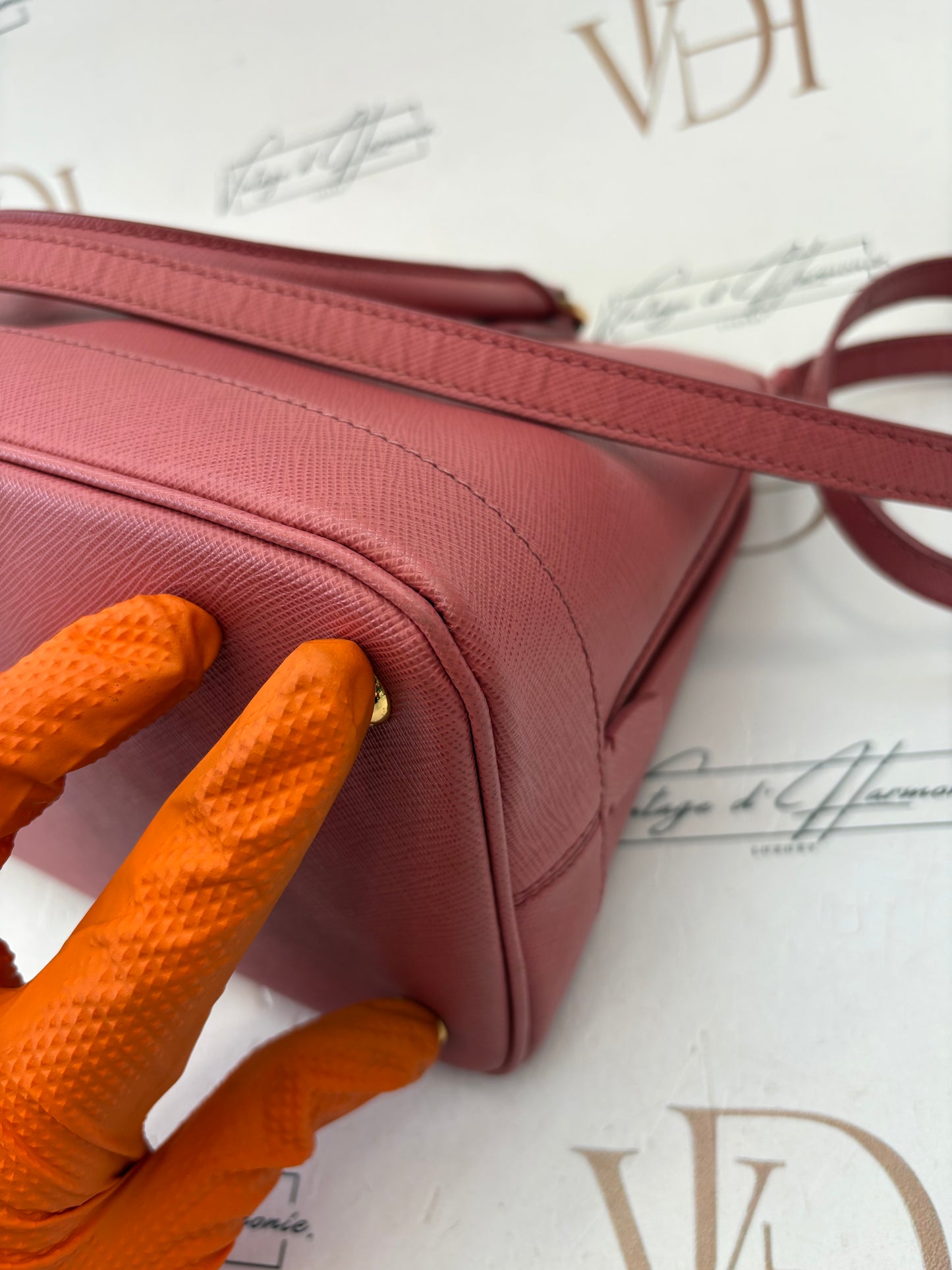 383671 - Prada Promenade
