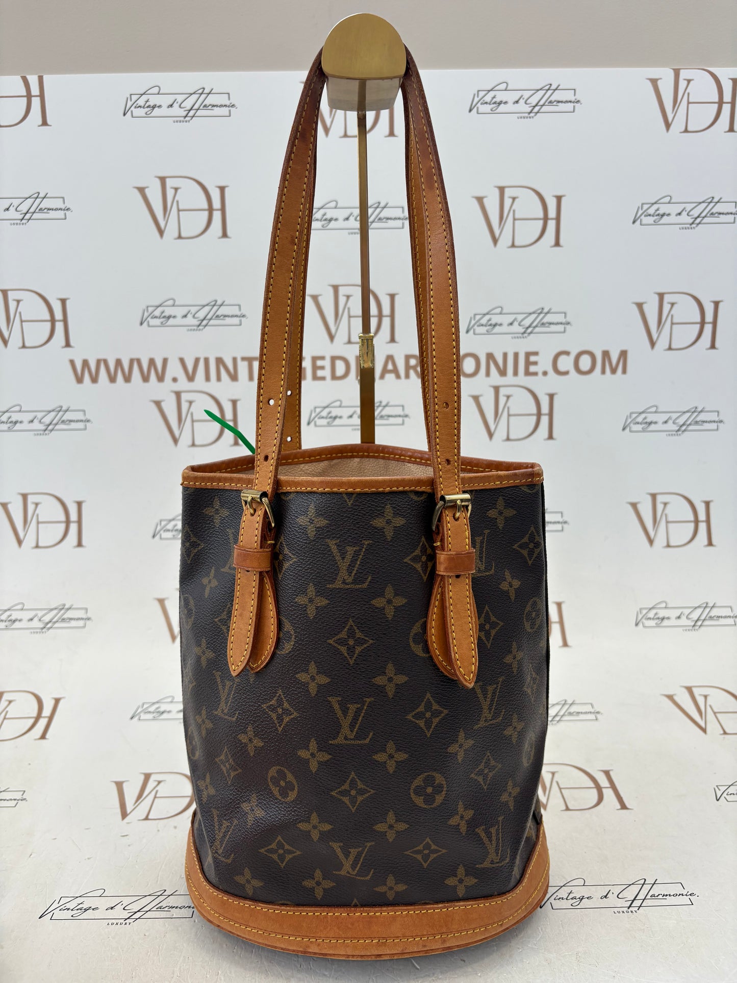 017094 - Louis Vuitton Bucket PM