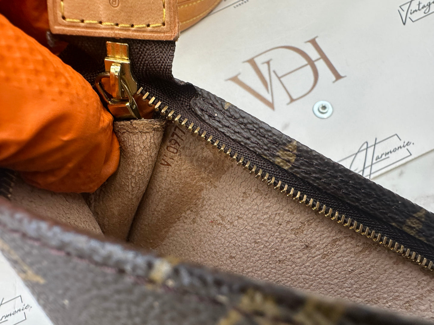 017785 - Louis Vuitton Bucket GM