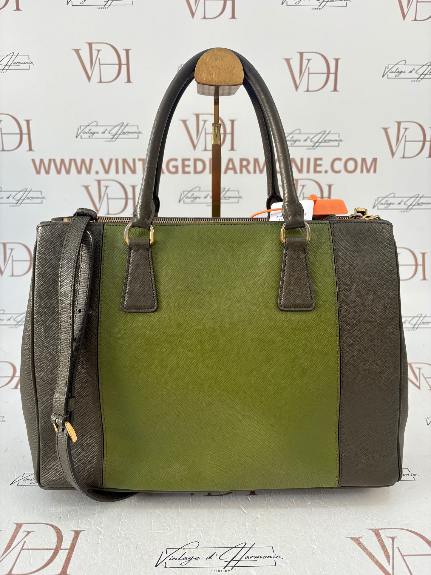 383748 - Prada Galleria